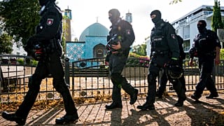 Des policiers près du Centre islamique de Hambourg
