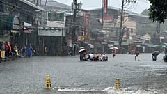 Ruas inundadas devido ao agravamento das chuvas de monção provocadas pelo tufão Gaemi, na quarta-feira, 24 de julho de 2024, em Manila, nas Filipinas. 