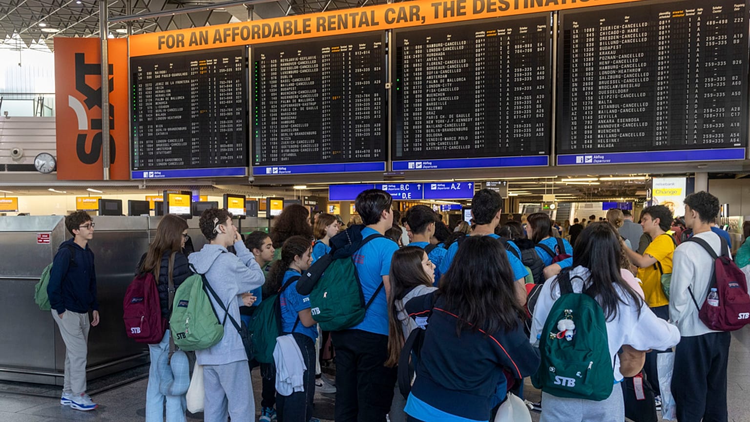 Flugreisende haben am Frankfurter Flughafen mit Verspätungen zu rechnen.