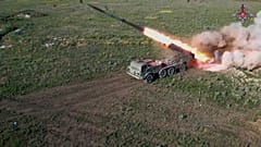 Während das Kriegsgeschehen in der Ukraine an der Front weitergeht, gibt es Forderungen nach einer diplomatischen Lösung.