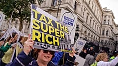 Une manifestation  Londres en faveur d'une taxe sur les super riches