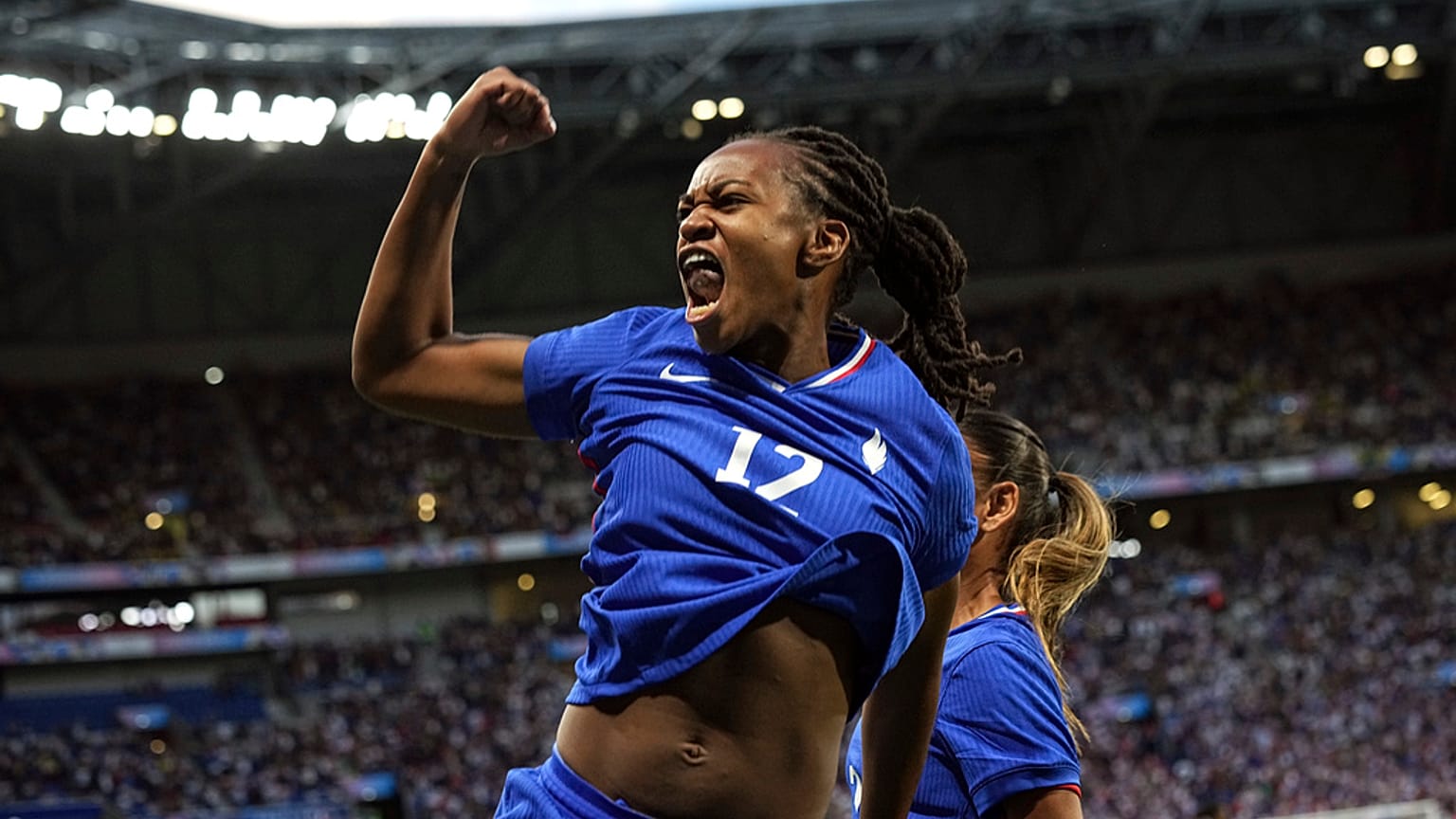 Frankreichs Marie-Antoinette Katoto jubelt nach ihrem Treffer während des Frauenfußballspiels der Gruppe A zwischen Frankreich und Kolumbien