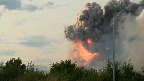 Bulgaristan'da bir havai fişek fabrikasında meydana gelen bir dizi patlama, bir kişinin ölümüne ve bir kişinin yaralanmasına yol açtı.