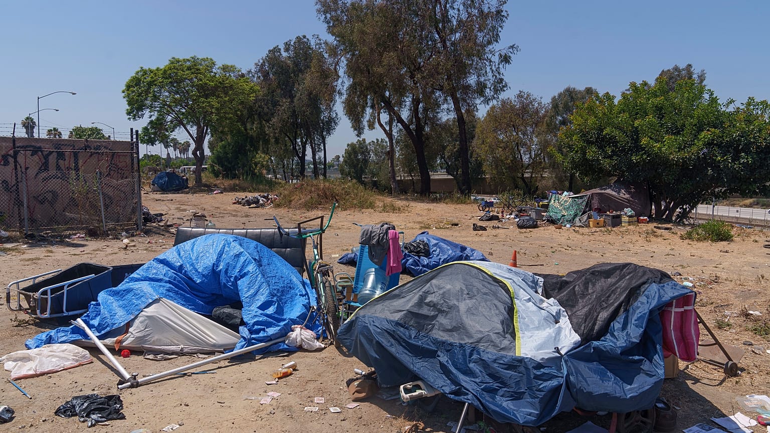 Αυτοσχέδιος καταυλισμός αστέγων στην Καλιφόρνια