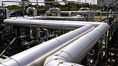Kopf der Pipeline Freundschaft II in der Raffinerie von Mol in Szazhalombatta