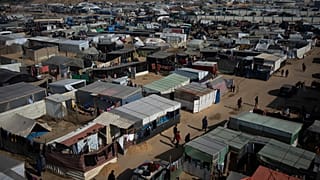 Ein Blick auf das provisorische Zeltlager, in dem Palästinenser untergebracht sind, die durch die israelische Bombardierung des Gazastreifens vertrieben wurden, 1. Januar 2024