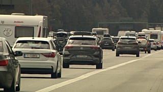 Több kilométeres dugók Németországban, ahogy egyszerre indultak el nyaralni a családok
