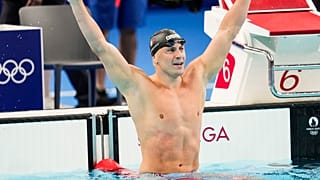 Nicolo Martinenghi vince l'oro nei 100 metri rana