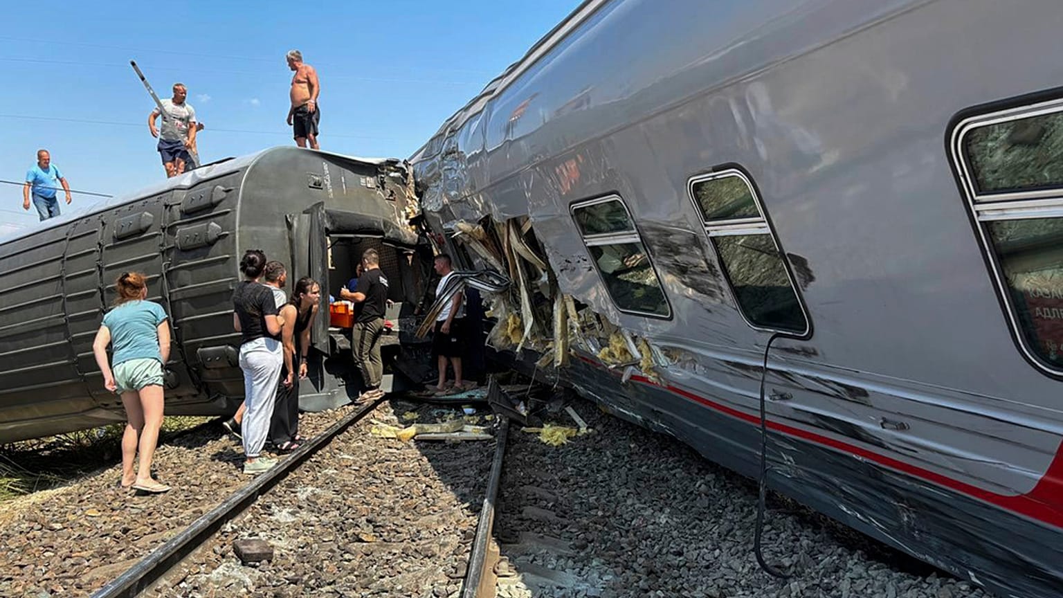Il treno deragliato nella regione di Volgograd, in Russia, 29 luglio 2024