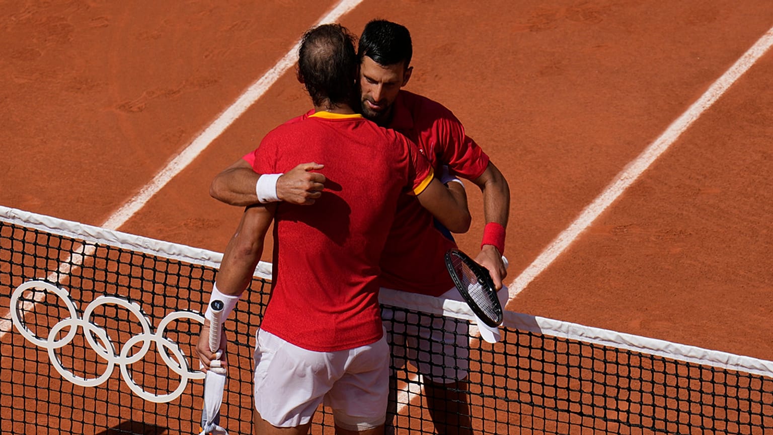 Novak Djokovic e Rafael Nadal dopo l'incontro ai Giochi Olimpici, Parigi, 29 luglio 2024