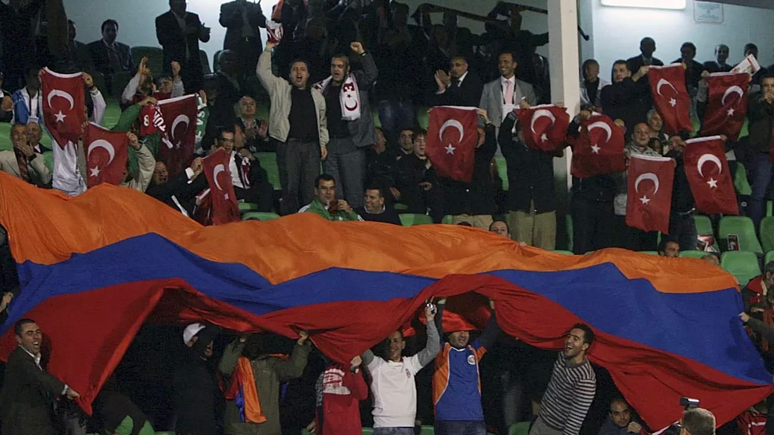 Türkiye Ermenistan karşılaşması, Bursa/2009 - © AP