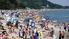 Eine neue Studie zeigt, dass 39,7 Millionen Menschen es sich nicht leisten können, im Jahr 2022 eine Woche Urlaub zu machen.