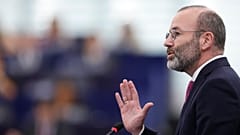 Ο πρόεδρος του Ευρωπαϊκού Λαϊκού Κόμματος, Μάνφρεντ Βέμπερ, μιλάει στην ολομέλεια του Ευρωπαϊκού Κοινοβουλίου στο Στρασβούργο, 18 Ιουλίου 2024