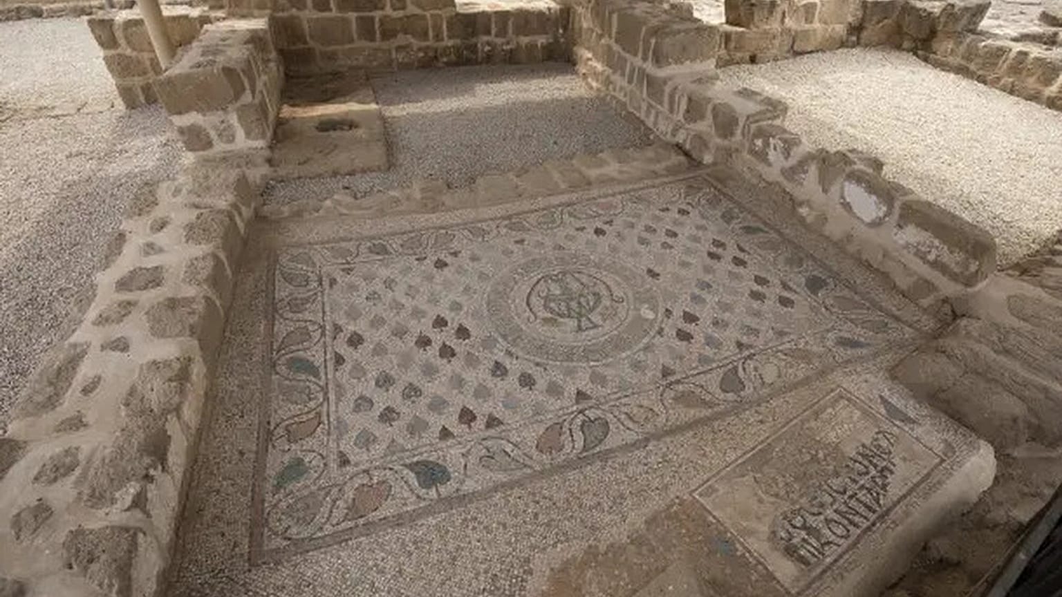 Aziz Hilarion Manastırı Kutsal Topraklar'daki ilk manastır topluluğuna ev sahipliği yapmıştır