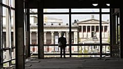 آغاز تخریب ساختمان کاخ جمهوری، مقر پارلمان آلمان شرقی پیشین، در سال ۲۰۰۷