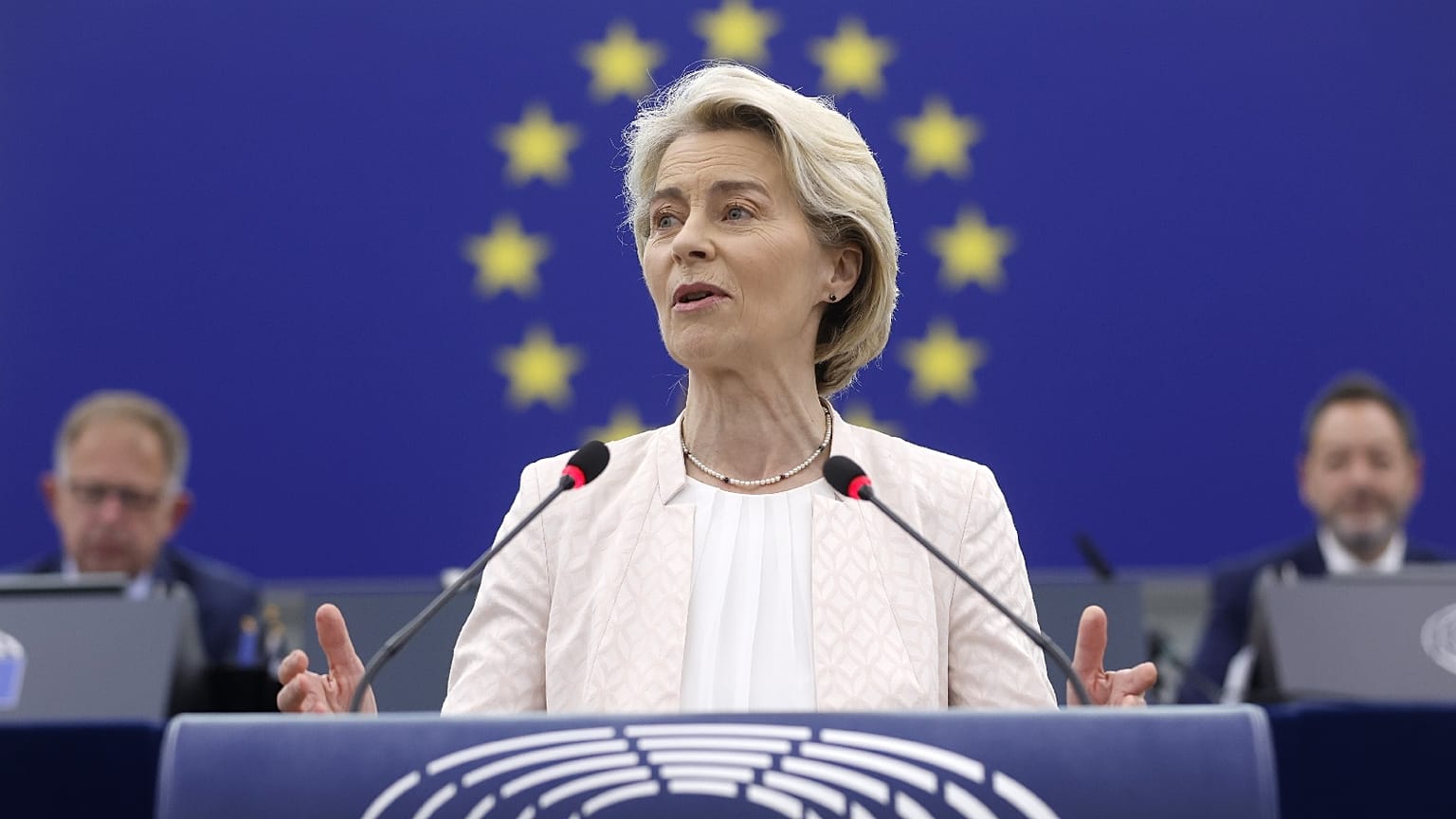 A Presidente da Comissão Europeia, Ursula von der Leyen, no Parlamento Europeu em Estrasburgo, no leste de França, quinta-feira, 18 de julho de 2024.