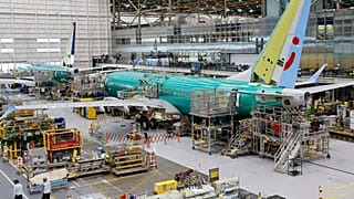 Bir Boeing 737 MAX uçağı Renton, Washington'daki Boeing tesisinde montaj hattında gösteriliyor. 25 Haziran, 2024.