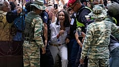 María Corina Machado accediendo a un centro de votación el domingo 28 de julio, día de las elecciones. 