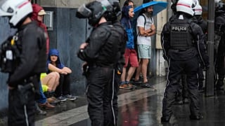 Полиция проводит рейд в Париже