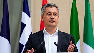 Ministro do Interior francês, Gerald Darmanin, reconhece os membros das forças policiais estrangeiras que ajudam na segurança dos Jogos Olímpicos de verão de 2024