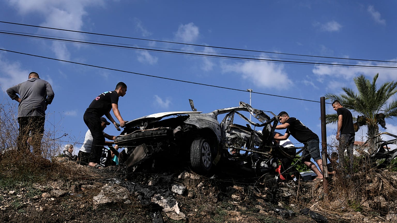 Carcasse d'un véhicule frappé par l'armée israélienne en Cisjordanie occupée, 3 aoüt 2024.
