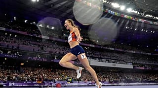 Femke Boi celebrando el 4x400m en los Juegos Olímpicos de París
