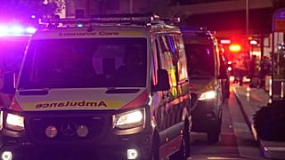 Avustralya'nın en kalabalık kenti Sidney'de iki ambulans siren sesleri eşliğinde hastaneye doğru ilerliyor, 13 Nisan 2024