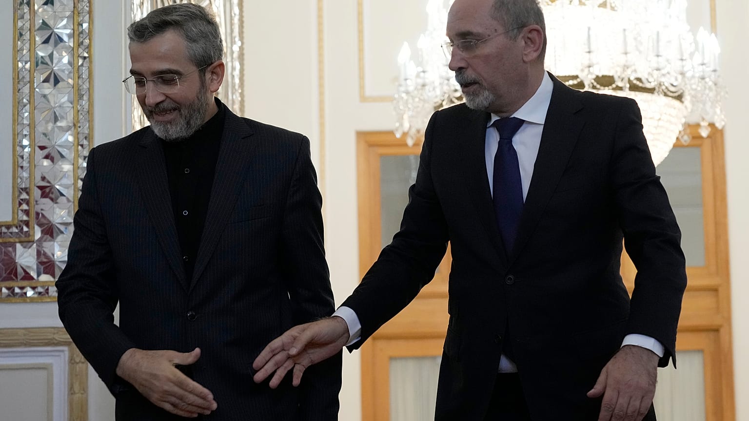 وزير الخارجية الأردني أيمن الصفدي والقائم بأعمال وزير الخارجية الإيراني علي باقري 04/08/2024