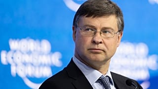 Valdis Dombrovskis, 25 Mayıs 2022 Çarşamba günü İsviçre'nin Davos kasabasında düzenlenen Dünya Ekonomik Forumu (WEF) 51. yıllık toplantısında bir oturuma katıldı. 