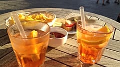 Os bacari são locais onde as pessoas normalmente vão antes do almoço ou do jantar para tomar um aperitivo.