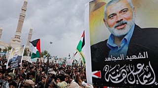 Jemeniten protestieren in Sanaa, Jemen, um die Ermordung des Hamas-Führers Ismail Haniyya zu verurteilen.