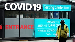 Güney Kore'nin Incheon kentindeki Incheon Uluslararası Havaalanı'ndaki bir COVID-19 test merkezi, 1 Mart, 2023.