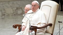 Zwei Aktivisten der Tierrechtsorganisation PETA haben am Mittwoch die wöchentliche Papstaudienz im Vatikanstaat gestört.