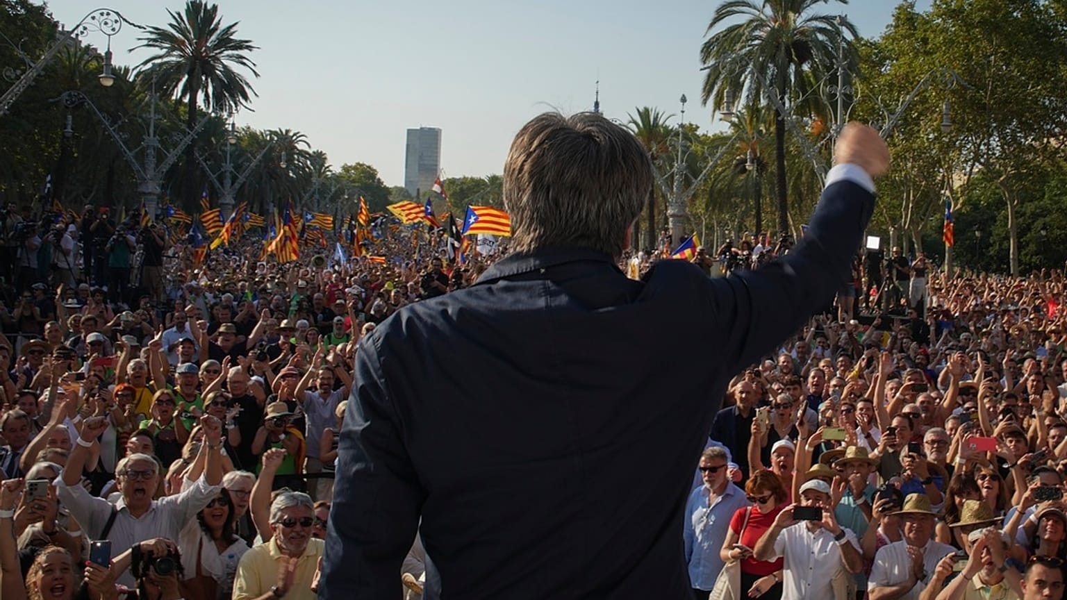 Carles Puigdemont bei seinem kurzen Auftritt in Barcelona am 8.8.24
