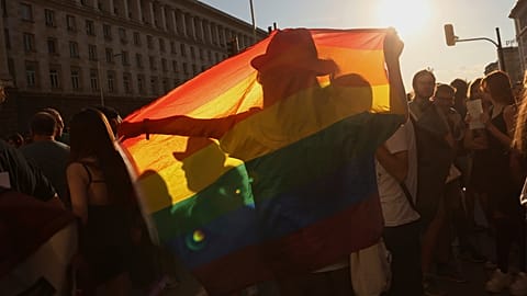 متظاهرون خارج البرلمان البلغاري ينددون بتعديلٍ قانوني مثيرٍ للجدل حول الاختيارات الجنسية غير التقليدية في المدارس 
