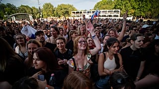 Fesztiválozók a Sziget nagyszínpadánál