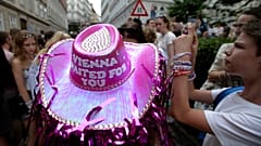 Taylor Swift fans come together in Vienna after concerts cancellation 