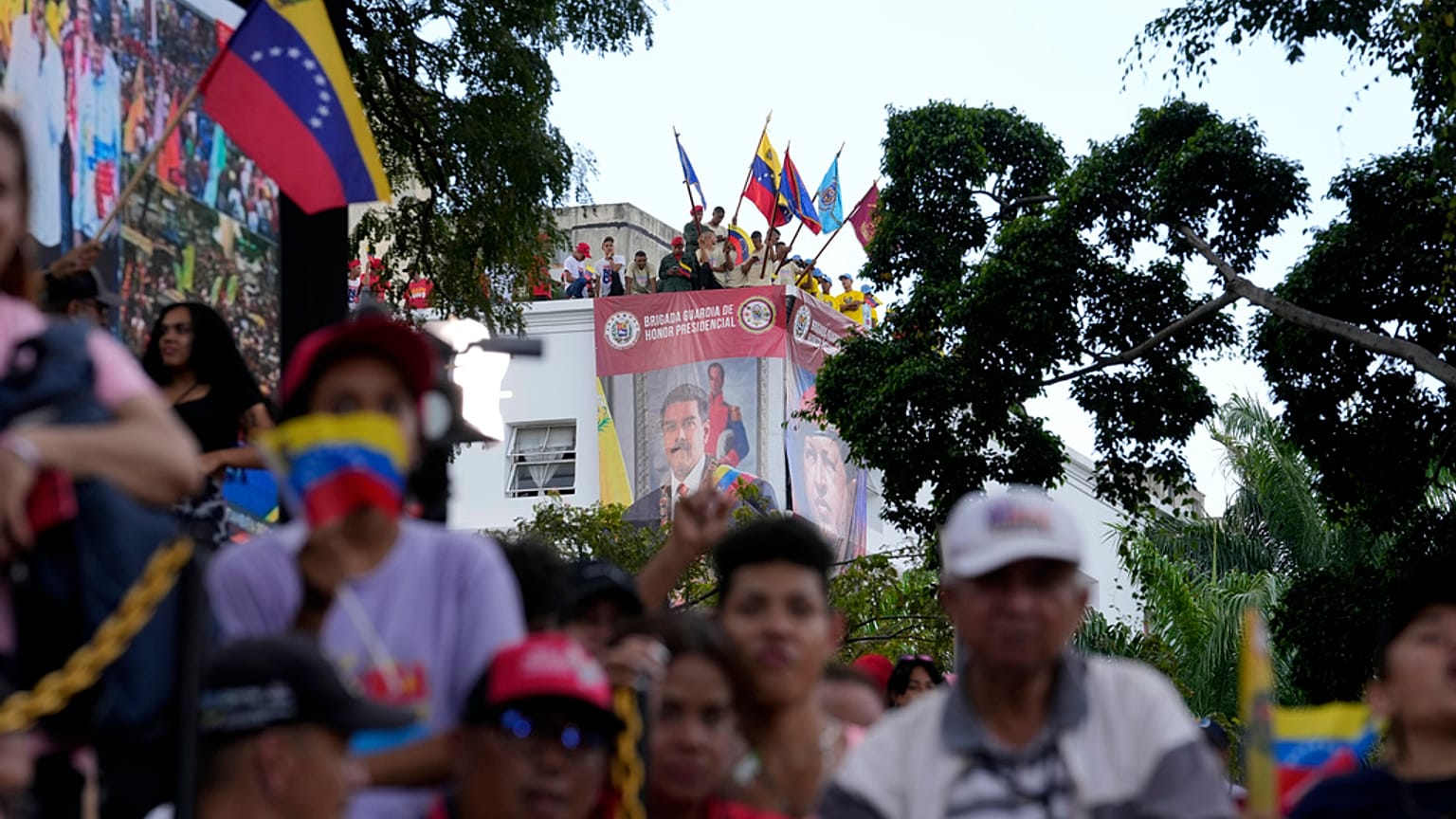 Venezuela Devlet Başkanı Nicolas Maduro'nun destekçileri başkent Karakas'ta miting için toplandı, 3 Ağustos, 2024.