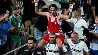 Cezayirli Imane Khelif, kadınlar 66 kg final boks maçında Çinli Yang Liu'yu yendikten sonra kutlama yapıyor, 9 Ağustos 2024