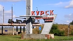 Rusya'ya ait bir tank, Ukrayna güçlerinin karşı saldırı başlattığı Kursk bölgesine götürülüyor, 10 Ağustos 2024
