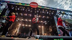 Techno Meute, da Alemanha, se apresenta durante o concerto no 28º Festival Sziget (Ilha) na Ilha Shipyard, norte de Budapeste, Hungria, sexta-feira, 12 de agosto de 2022