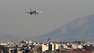 هواپیمای ایرباس بر فراز تهران
