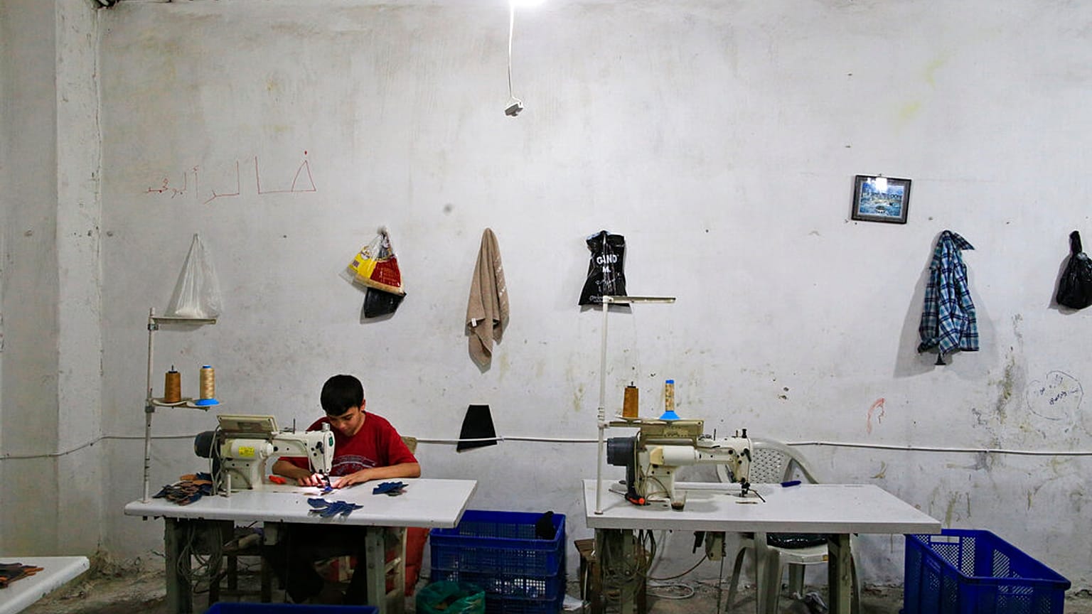 Gaziantep'te bir konfeksiyon atölyesinde çalışan Suriyeli çocuk işçi Ahmet, 3 Temmuz 2016