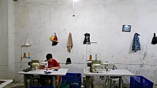 Gaziantep'te bir konfeksiyon atölyesinde çalışan Suriyeli çocuk işçi Ahmet, 3 Temmuz 2016