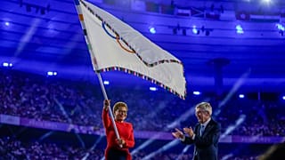 Олимпийский флаг передан Лос-Анджелесу. 
