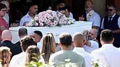 Funeral de Alice da Silva Aguiar, na Igreja de São Patrício em Southport, Inglaterra, no domingo, 11 de ag