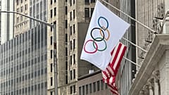 Bolsa de Estados Unidos con la bandera olímpica.