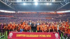 Galatasaray Kadın Futbol Takımı şampiyonluğunu kutluyor. (Fotoğraflar Samet Kösemen'den alınmıştır)
