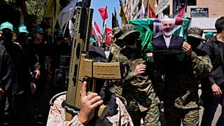 Il presidente Masoud Pezeshkian durante il giuramento al Parlamento di Teheran, Iran, 30 luglio 2024