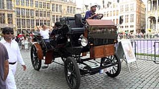 Bruselas es la primera ciudad europea que ha realizado una transición completa de los coches de caballos a los vehículos eléctricos para las visitas turísticas.